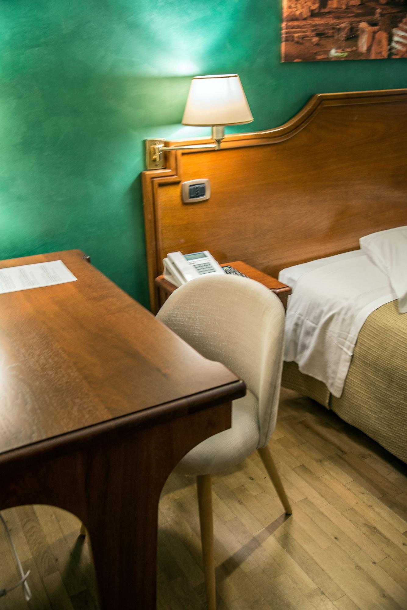 Kent Hotel 3*